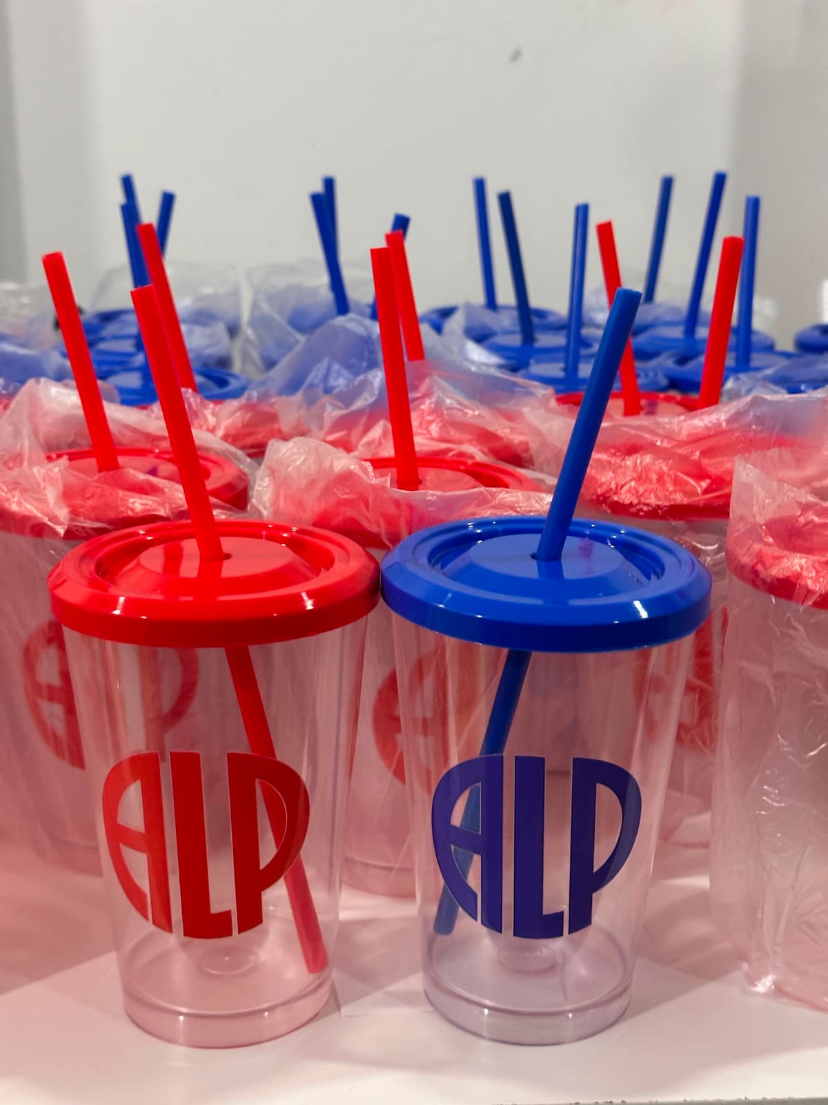 Vasos con sorbete personalizados con monograma