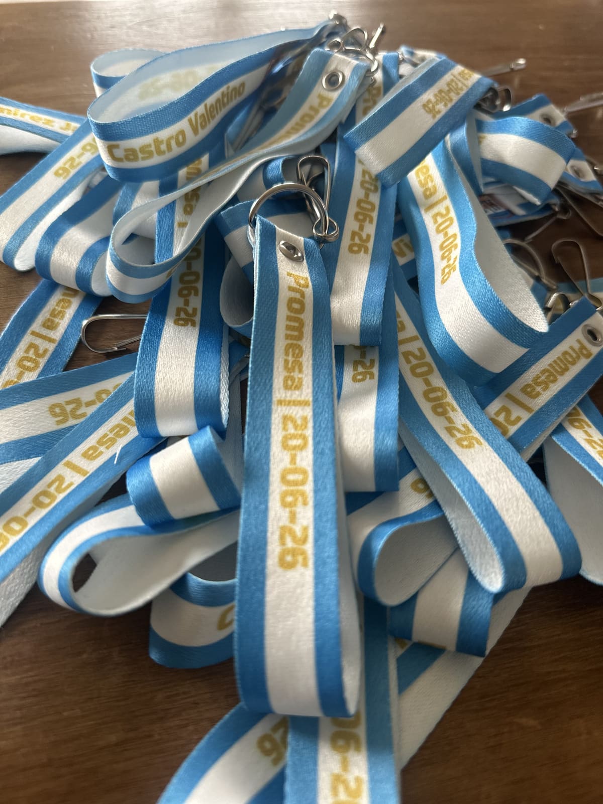 Llaveros con cinta personalizados para acto escolar