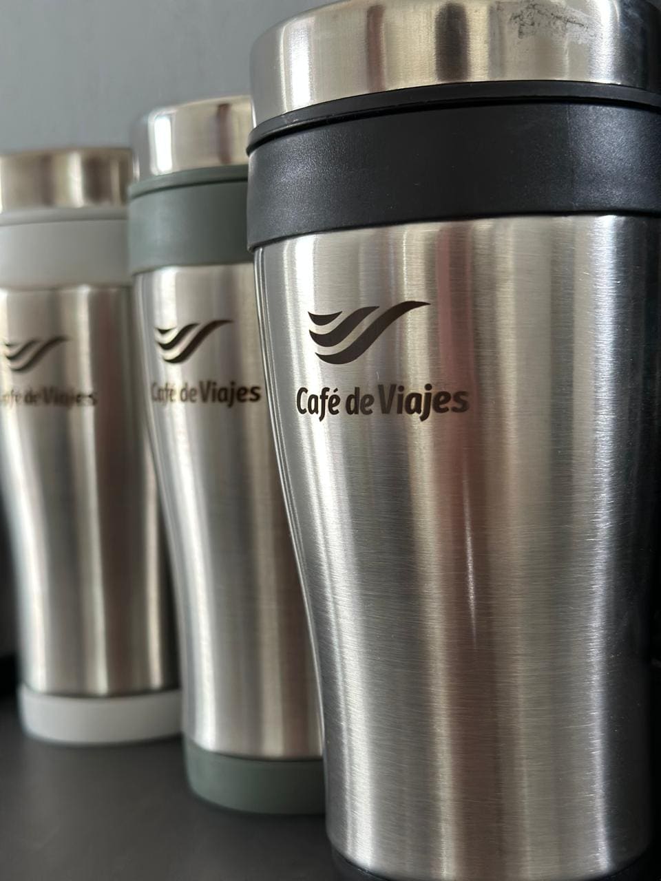 Termos de acero personalizados con logo empresarial