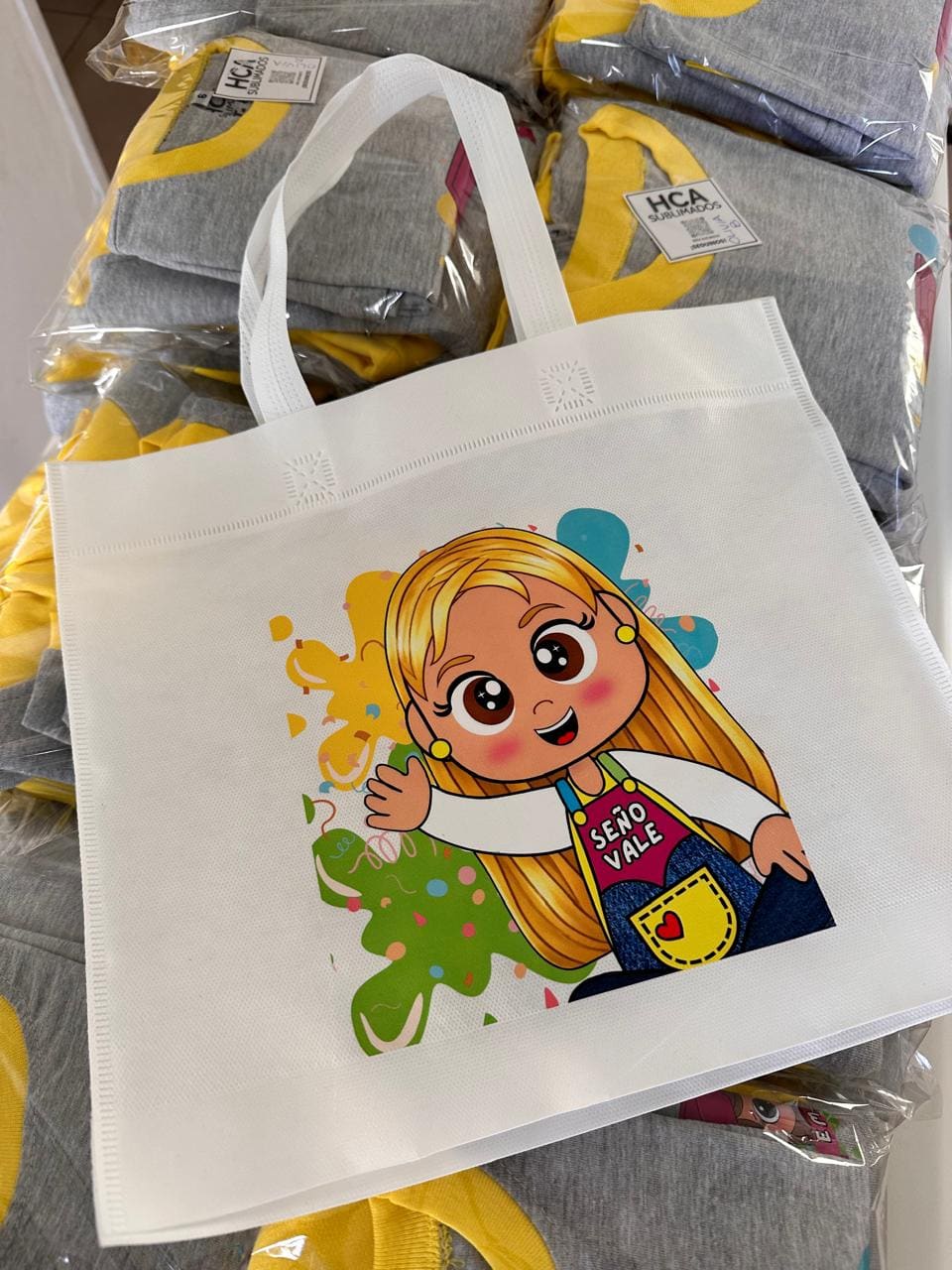 Bolsa de friselina personalizada con diseño ilustrado